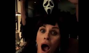 Самые новые твиты от courteney cox (@courteneycox): Courteney Cox Says New Scream Is Not A Sequel Or Reboot