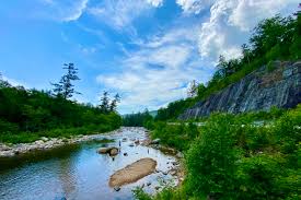 The kancamagus scenic byway takes you through a path cut through the white mountain national forest with breathtaking views of the white mountains, the swift river, sabbaday falls, lower falls and rocky gorge. Gy Dwqunssglwm