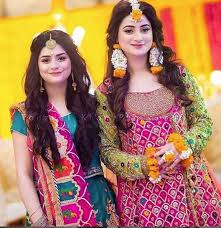 Fashion Arts In 2020 Latest Fashion For Girls Fashion Event Dresses
