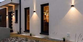 Wenn es darum geht, die richtige außenbeleuchtung für ihr zuhause zu finden, haben sie jede menge auswahlmöglichkeiten. Perfekte Lichtgestaltung Fur Die Fassade Prediger Lichtberater Prediger Fassadenbeleuchtung Aussenbeleuchtung Haus Fassade