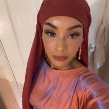 Layla Ismail's Instagram, Twitter & Facebook