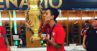 Erick antonio pulgar farfn born 15 january 1994 is a chilean footballer who currently plays for the italian serie a side bologna mainly a defensive midfie. Erick Pulgar Como Hijo Ilustre De Antofagasta Desata Algido Debate En Redes Sociales El Nortero Cl Noticias De Antofagasta Y Calama