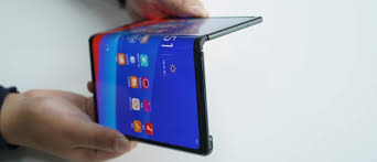 The back screen will be used for taking selfies, and possibly tasks that users tend to use with one hand, such as dialing. Oppo Vp Shows Foldable Prototype It S The Same As The Huawei Mate X Gsmarena Com News