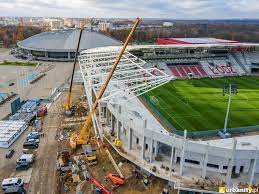 Przed spotkaniem kibice drużyny gości włamali się na obiekt i zmienili ułożenie krzesełek. Oddanie Stadionu Lks W Lodzi Szybciej Niz Planowano