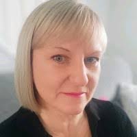 Shelley Hook's Instagram, Twitter & Facebook