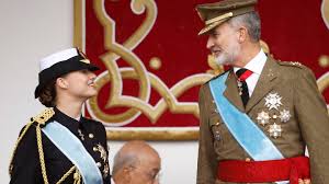 Recepción en el Palacio Real, en directo: Felipe VI, el vestido de Letizia y uniforme de Leonor