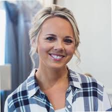 Ashley Fossile's Instagram, Twitter & Facebook