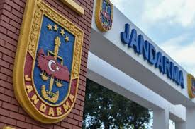 Jandarma bu görevleri sabit ve seyyar birliklerle yerine getirir. Jandarma Genel Komutanligi Nda 223 Ihrac Kamu Gorevinden Cikarilanlarin 11 I 15 Temmuz Dan Sonra Goreve Baslamis Independent Turkce