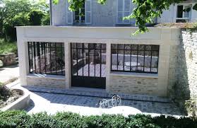 Verrieres Exterieures Avec Porte Battante Verrieres Carrette En 2020 Verriere Exterieur Agrandissement Maison Salle A Manger Veranda