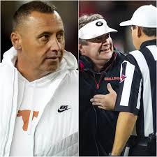 BREAKING: Dissatisfied with the devastating loss to the Georgia Bulldogs,  Texas Longhorns head coach Steve Sarkisian assaulted referee Marlowe over  perceived bias, causing him serious injuries. Details in comment 👇👇👇