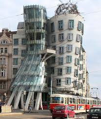 Die verbindung zwischen den beiden stellt eine kleine terrasse dar. Prag Und Sein Tanzendes Haus Die Sehenswurdigkeit Der Hauptstadt