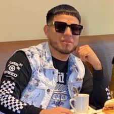 Listen to Divino ft Yelsid