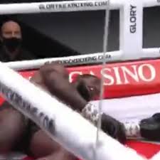 Murthel groenhart, rakibi ermeni boksör harut grigoryan'ın arkasından gelerek sert bir yumrukla onu nakavt etti. Qupstdrdqvwpdm