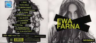 Idę sobie pustą drogą życie żyje obok mnie czuję, że donikąd mknę patrzę w cieniu stoją buty widzę je jakby przez mgłę kto to, co to, kto powie co dziwnego dzieje się? Ewa Farna W Inna Cd 7363108929 Oficjalne Archiwum Allegro