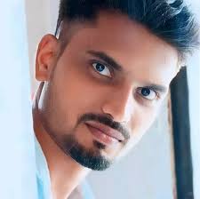 Let the saree do the talking today 💚