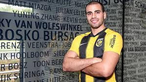 38' erick gutiérrez (psv eindhoven) is shown the yellow card for a bad foul. Vitesse Arnhem Oussama Tannane Elu Joueur De La Saison