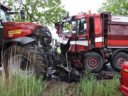 Per 407 inwoners is er 1 pedicure. Op De N264 In Odiliapeel Heeft Dinsdagmiddag Een Ongeval Plaatsgevonden Tussen Een Tractor Met Gierton Een Vrachtwagen En Een Auto Er Zijn Geen Gewonden Gevallen Oozo Nl