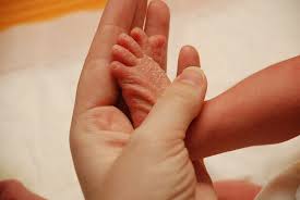 I thought it was a heat rash but have noticed during the day the skin is quite rough/dry but does not improve when i rub in e45 (as recommended by hv). What Newborns Look Like Hse Ie