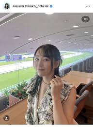桜井日奈子、可愛すぎる！資さんうどん愛＆最新衣装ショットにファン熱狂 - Imagen principal del artículo