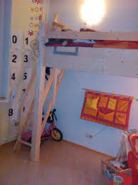 Das kann mit sicherheit eine ausgefallene idee sein, weil sie auf diese weise viel geld sparen können. Holztreppe Fur Ein Hochbett Treppen Kaufen