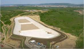 Înainte de toate, îți amintesc că locul ăsta a fost ultra mediatizat în decembrie 2010, când primăria și consiliul local cluj napoca au decis să mute familiile de romi din strada coastei (aproape de centrul orașului) în pata rât, groapa de gunoi a clujului. Cluj GroapÄ De Gunoi NouÄ NefolositÄ Din Cauza Unor MafioÈi Din BucureÈti Care Vor Contracte BÄnoase News Track