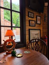 This Couple Builds A Mini Pub In A Garden Stuns People With Its Handmade Interior In 2020 Pub Interior Home Pub Bar Shed