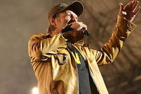 Sto controllando se i destinatari sono raggiungibili cosi' avrai la garanzia che la cartolina verra' recapitata. Buon Compleanno Vasco Rossi