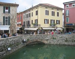 Vor der frage, wohin es gehen soll, ist die frage, wann sollte die entscheidung gefällt und der urlaub 2021 gebucht werden? Sommerurlaub 2015 Hotel In Sirmione Buchen Gardasee Ratgeber De Die Informationsseite Rund Um Den Gardasee In Italien