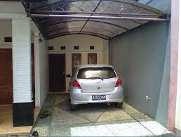 Garasi satu pintu biasanya digunakan untuk kamu yang memilih satu atau dua kendaraan pribadi. 14 Gambar Garasi Mobil Sederhana Terbaru 2019 Desain Rumah Minimalis 2019 Rumah Rumah Minimalis Desain Rumah Minimalis