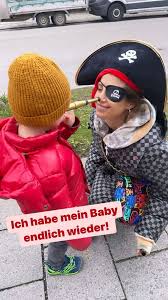 Abonniert jetzt unseren kanal und aktiviert die glocke. Zwei Monate Weg So Suss Nahm Cathy Hummels Lu 3 In Empfang Promiflash De