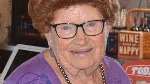 Loretta Gee's Instagram, Twitter & Facebook