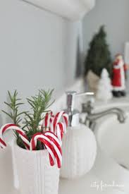 Get inspired by our favorite bathroom decorating ideas. 15 Brilliant Christmas Bathroom Decor Ideas