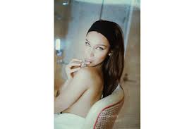 Cuando dos bellezas se juntan en una magnifica galería es de lo más increíble y con las hermosas eva y bella k es más todavía, para todos sus admiradores aquí tenemos tanta belleza en un solo post. Begleiten Sie Bella Hadid Auf Eine Beauty Party Von Dior Vogue Germany