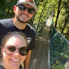 Who makes an 8-inch lift for a 25 Defender Max?