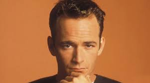 Luke perry ficou conhecido por fazer de dylan mckay na série televisiva 'beverly hills, 90210', entre 1990 e de acordo com o mesmo meio, perry, de 52 anos, morreu no hospital st. The Killers Faz Homenagem Ao Ator Luke Perry A Radio Rock 89 1 Fm Sp