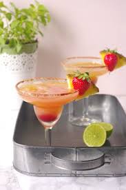 Une Idee De Cocktail Frais Et Punchy Pour Vos Soirees D 39 Ete Des Margaritas Basilic Citron Avec Une Touche De Basilic Citron Ananas Recettes De Patisserie