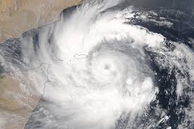 La marejada ciclónica y las grandes olas producidas por los huracanes representan el peligro más grande a la vida y la propiedad a lo largo de la costa. Tropical Cyclone Guambe