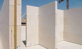 Bonjour, le mur de ma maison est mitoyen avec un muret de clotûre plus petit, suite à une infiltration d'eau dans mon mur intérieur, je souhaite poser une equerre d'étanchéité en alu mais je ne sais pas comment la fixer sur le crépi. Murs Mitoyens