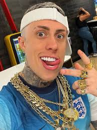 Garota Mágica sem mágica على X: "Chamaram o Ronnie Radke de MC Daniel e eu  não tô me aguentando KKKKKKKKKKK https://t.co/ww4dq43pVH"