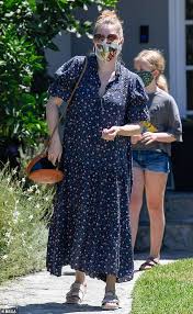 He's known for his big action roles on the screen, but off screen bruce willis is just another doting dad who loves to plant kisses on his toddler daughter mabel. Amy Adams Seen On A Rare Outing With Husband Darren Le Gallo And Their Daughter Aviana 10 Aktuelle Boulevard Nachrichten Und Fotogalerien Zu Stars Sternchen