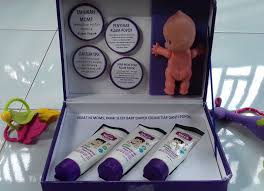 Jika bintik merah menunjukkan tanda penyakit yang serius maka disarankan untuk membawa bayi anda ke dokter. Bila Bayi Laki Laki Mengalami Ruam Popok Nufazee Parenting Blogger Medan