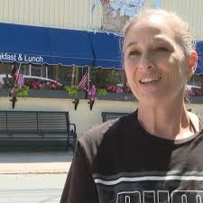 Massachusetts café worker receives praise for helping customer in need