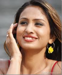 Anu Shah's Instagram, Twitter & Facebook