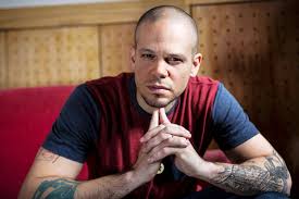 Denuncian a Residente por discriminación a niños con autismo y síndrome de Down