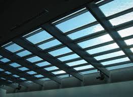 Gerade beim oberlicht ist der innenliegende sonnenschutz multifunktional. Oberlichter Verschattung Glas Horizontale Glaselemente Baunetz Wissen