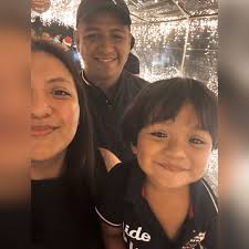 Hacer un falso crecimiento👩🏻 es ideal cuando realizas decoloraciones  👩🏻‍🦳 globales. 🌎 Da una apariencia mucho más natural cuando empieza a  crecer el cabello y queda perfecto con los tonos 🎨 para