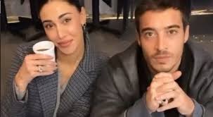 Welcome to the belen rodriguez zine, with news, pictures, articles, and more. Belen Rodriguez E Antonio Spinalbese Prove Di Famiglia Allargata Al Parco Con Santiago