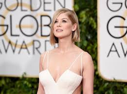 Обладательница премий «золотой глобус» и «эмми», номинантка на «оскар». Rosamund Pike Felt She Was Being Eaten Alive On Red Carpets The Independent The Independent