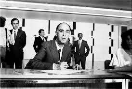 He was the 22nd vice president of brazil from january 1, 1995 to december 31, 2002. File Marco Maciel Senador Assina Constituicao Jpg Wikimedia Commons