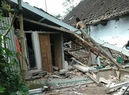 Kompas gempa bumi hari ini, rabu (14 4 2021) mengguncang selatan jawa barat dengan kekuatan m 5,1. Gempa Magnitudo 6 7 Guncang Malang Sejumlah Rumah Rusak Okezone News